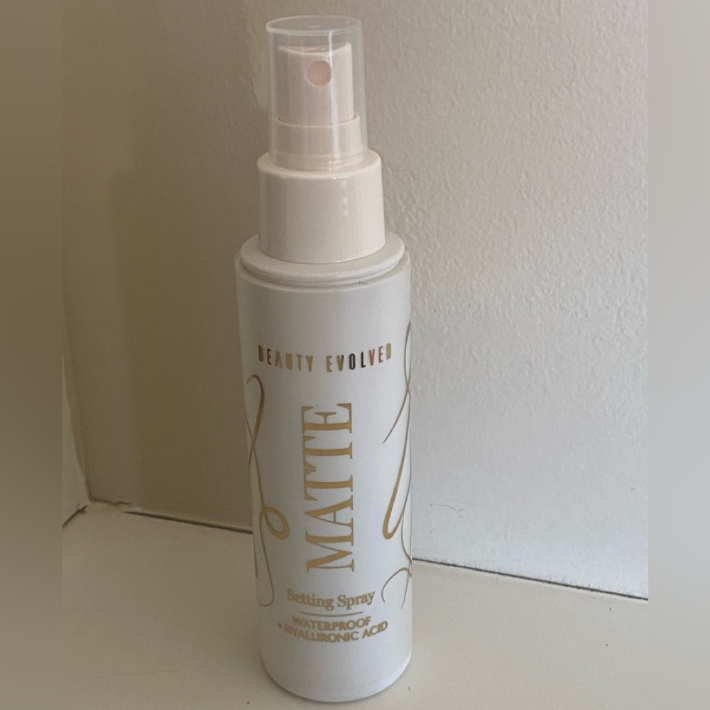New Beauty Evolved Matte Setting Spray Waterproof & Contains Hyaluronic Acid